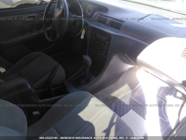 4T1BG22K7YU003900 - 2000 TOYOTA CAMRY CE/LE/XLE 棕色 照片 5