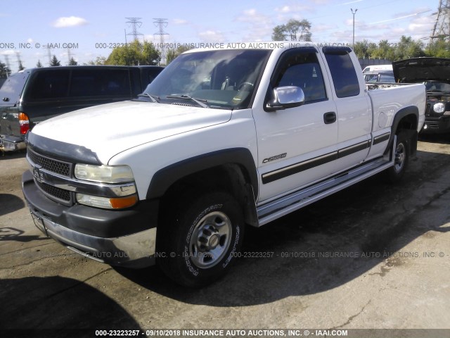 1GCHC29U61Z329343 - 2001 CHEVROLET SILVERADO C2500 HEAVY DUTY WHITE photo 2