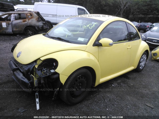 3VWPG3AG0AM011633 - 2010 VOLKSWAGEN NEW BEETLE 黄色 照片 2