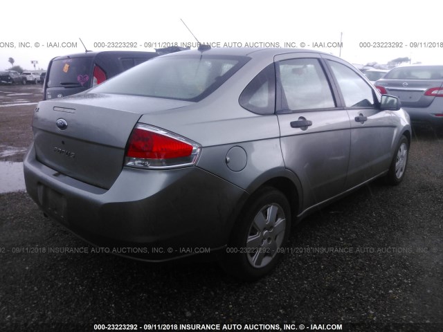 1FAHP34N68W298333 - 2008 FORD FOCUS S/SE GRAY photo 4