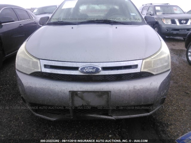 1FAHP34N68W298333 - 2008 FORD FOCUS S/SE GRAY photo 6