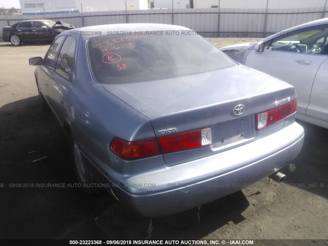 4T1BG22K6YU665340 - 2000 TOYOTA CAMRY CE/LE/XLE 浅蓝色 照片 3