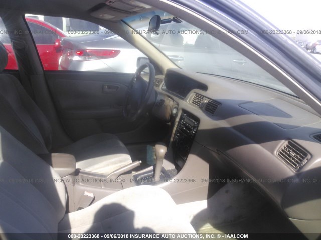 4T1BG22K6YU665340 - 2000 TOYOTA CAMRY CE/LE/XLE 浅蓝色 照片 5