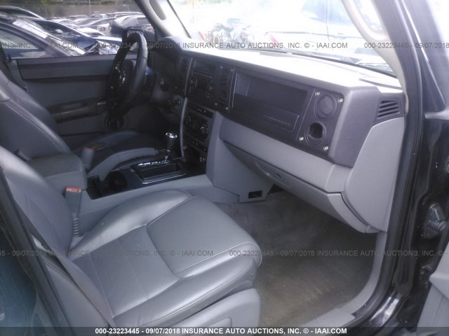 1J8HH48N86C253795 - 2006 JEEP COMMANDER BLACK photo 5