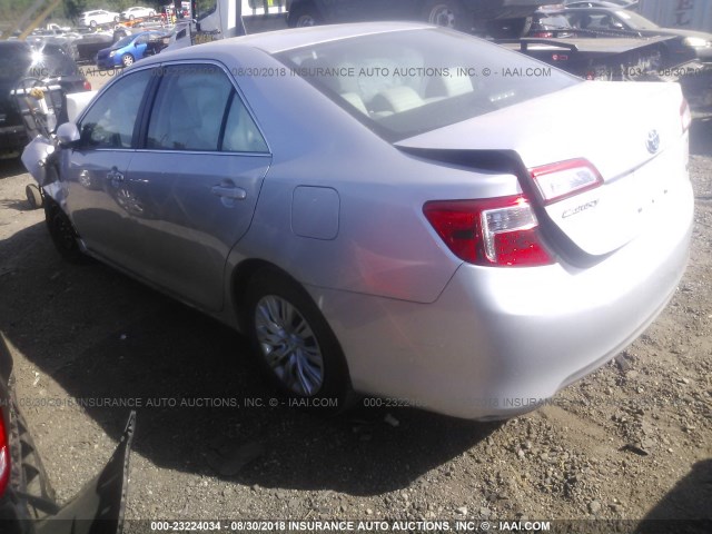 4T1BD1FK2CU011828 - 2012 TOYOTA CAMRY HYBRID/LE/XLE 银色 照片 3