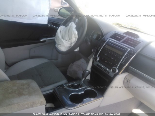 4T1BD1FK2CU011828 - 2012 TOYOTA CAMRY HYBRID/LE/XLE 银色 照片 5