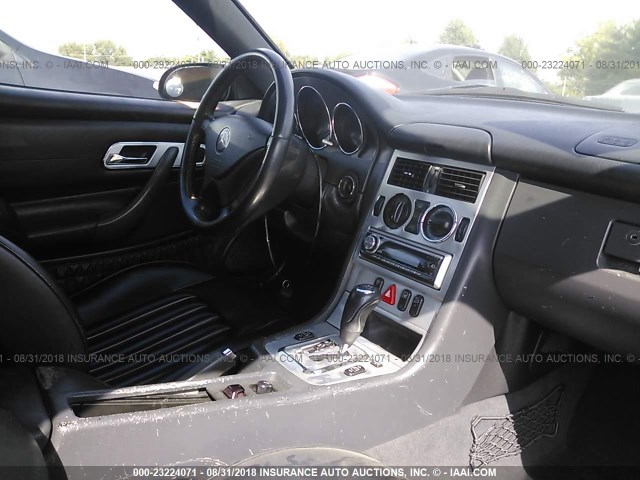 WDBKK49F44F302362 - 2004 MERCEDES-BENZ SLK 230 KOMPRESSOR BLACK photo 5