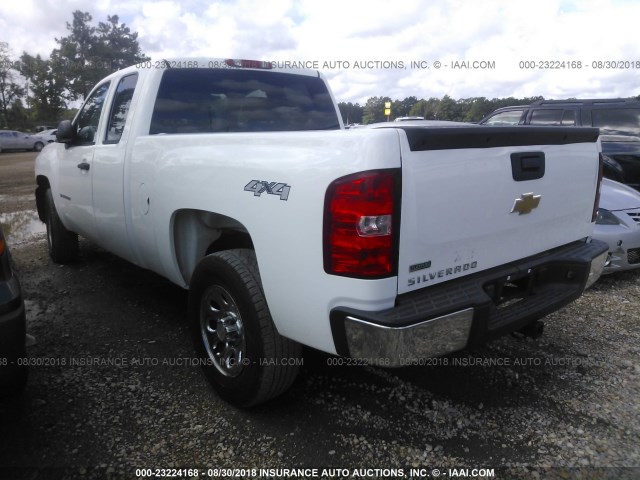 1GCRKPEA0BZ355857 - 2011 CHEVROLET SILVERADO K1500 WHITE photo 3