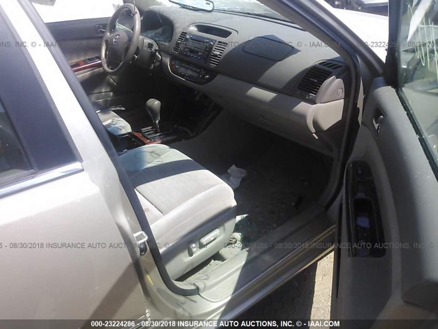 4T1BE30K95U041753 - 2005 TOYOTA CAMRY LE/XLE/SE 银色 照片 5