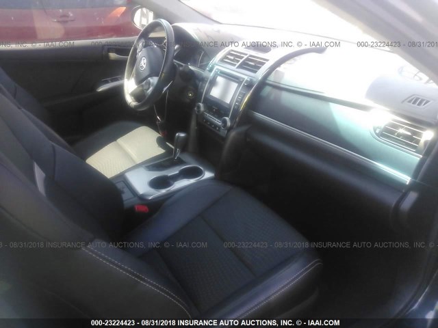 4T1BF1FK5EU365629 - 2014 TOYOTA CAMRY L/SE/LE/XLE 蓝色 照片 5