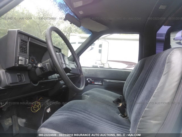 1GBJ6H1C31J503323 - 2001 CHEVROLET C-SERIES C6H042 黑色 照片 5