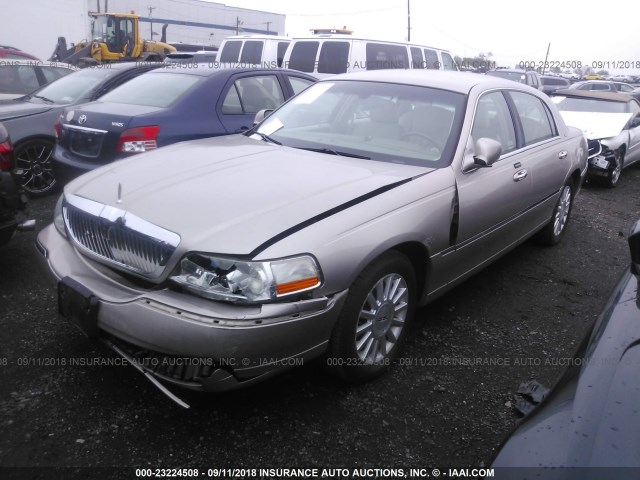 1LNHM81W63Y695613 - 2003 LINCOLN TOWN CAR EXECUTIVE BEIGE photo 2