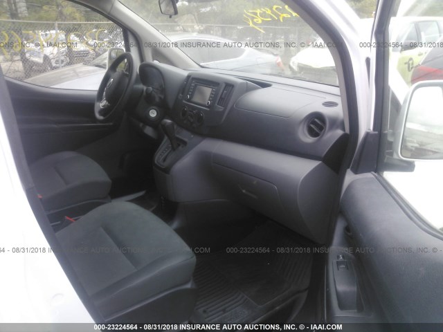 3N6CM0KN0GK697602 - 2016 NISSAN NV200 WHITE photo 5