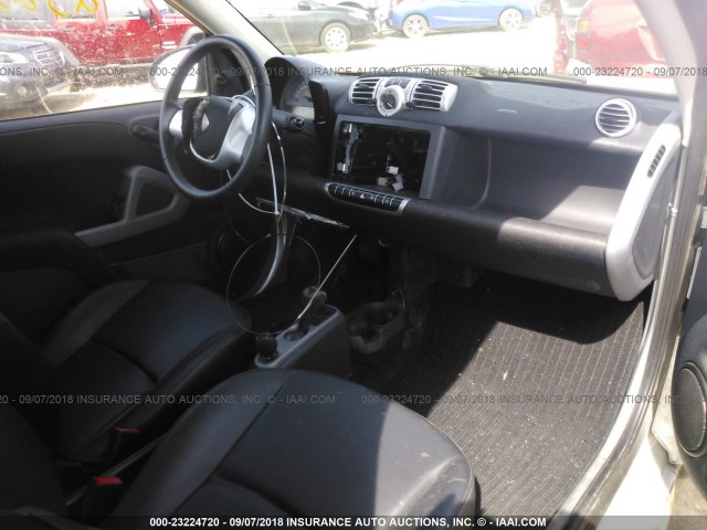 WMEEJ3BA3CK569171 - 2012 SMART FORTWO PURE/PASSION WHITE photo 5