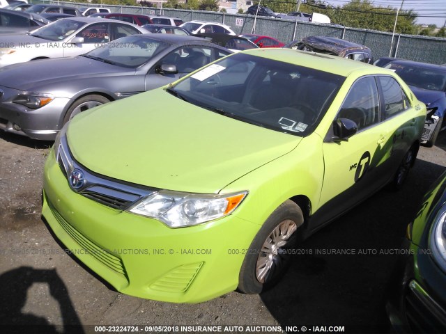 4T1BD1FK4DU071885 - 2013 TOYOTA CAMRY HYBRID/LE/XLE 绿色 照片 2