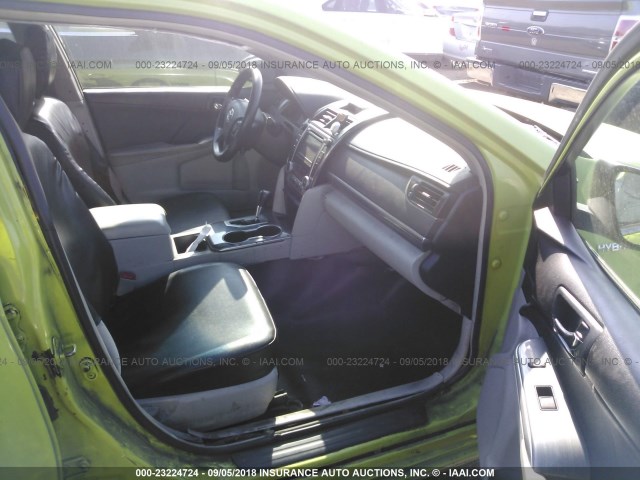 4T1BD1FK4DU071885 - 2013 TOYOTA CAMRY HYBRID/LE/XLE 绿色 照片 5