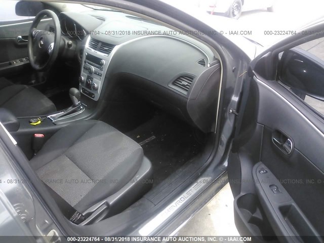 1G1ZH57B68F200113 - 2008 CHEVROLET MALIBU 1LT ნაცრისფერი ფოტო 5