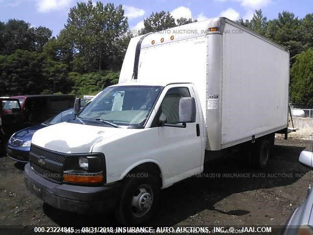 1GBJG31U961160114 - 2006 CHEVROLET EXPRESS G3500  WHITE photo 1