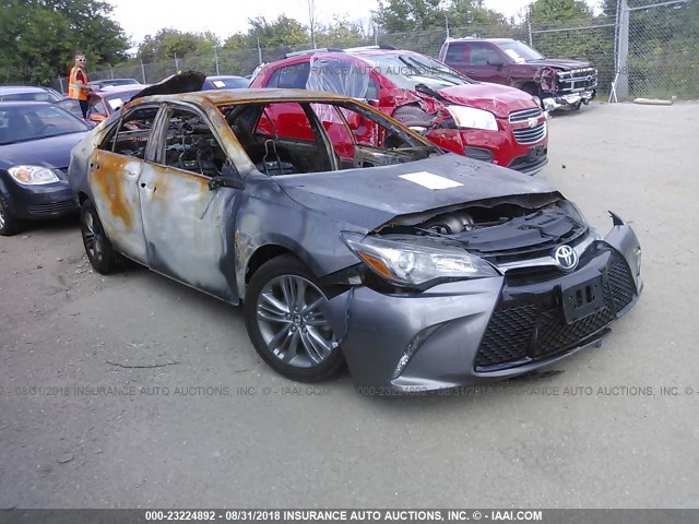 4T1BF1FK3HU746562 - 2017 TOYOTA CAMRY LE/XLE/SE/XSE 黑色 照片 1