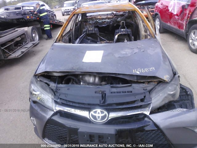 4T1BF1FK3HU746562 - 2017 TOYOTA CAMRY LE/XLE/SE/XSE 黑色 照片 6