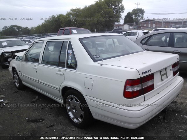 YV1KS9608W1132015 - 1998 VOLVO S90 WHITE photo 3