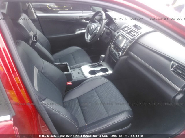 4T1BF1FK6CU590820 - 2012 TOYOTA CAMRY SE/LE/XLE წითელი ფოტო 5