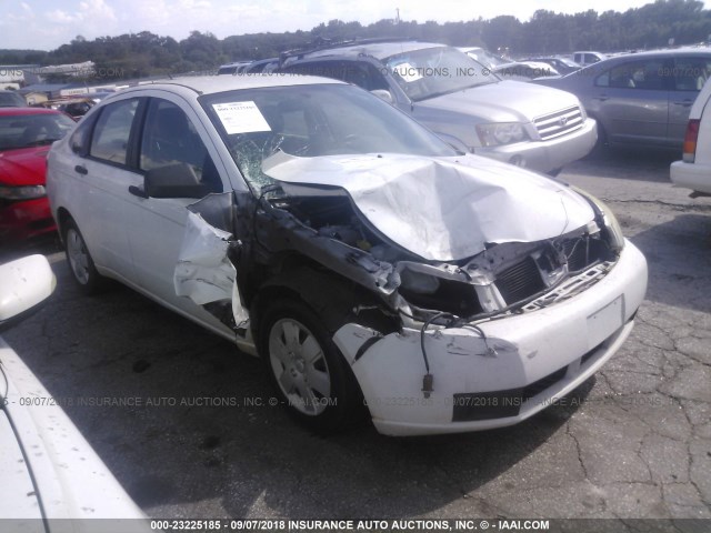 1FAHP34N88W241972 - 2008 FORD FOCUS S/SE WHITE photo 1