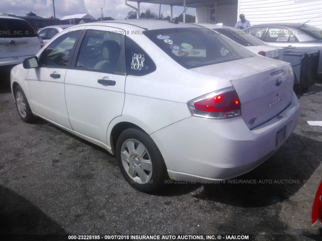 1FAHP34N88W241972 - 2008 FORD FOCUS S/SE WHITE photo 3