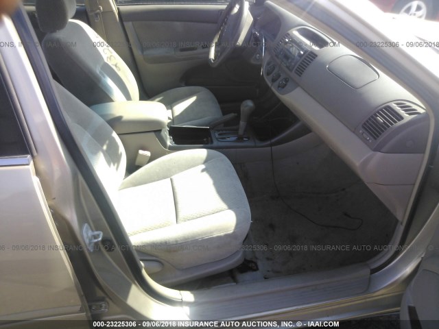 4T1BE32K62U065596 - 2002 TOYOTA CAMRY LE/XLE/SE Қоңыр фото 5