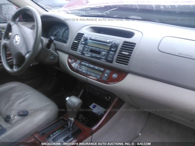4T1BF30K62U005172 - 2002 TOYOTA CAMRY LE/XLE/SE Марун фото 5