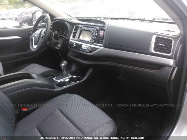 5TDZKRFH9FS056639 - 2015 TOYOTA HIGHLANDER LE/LE PLUS SILVER photo 5