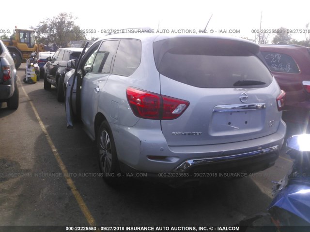 5N1DR2MM2JC615032 - 2018 NISSAN PATHFINDER S/SV/SL/PLATINUM SILVER photo 3