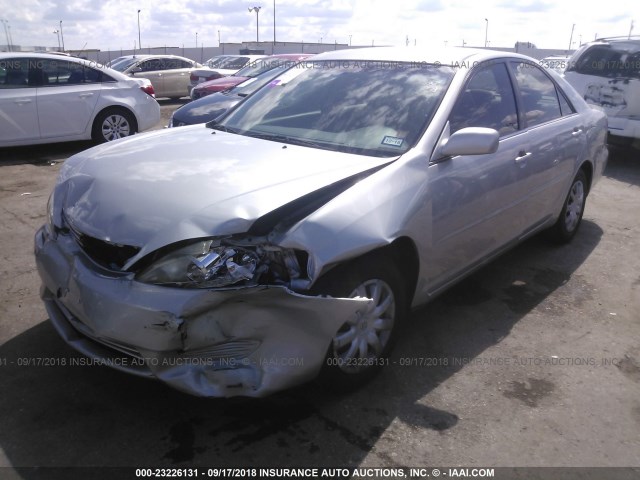 4T1BE32KX5U019757 - 2005 TOYOTA CAMRY LE/XLE/SE Күміс фото 2