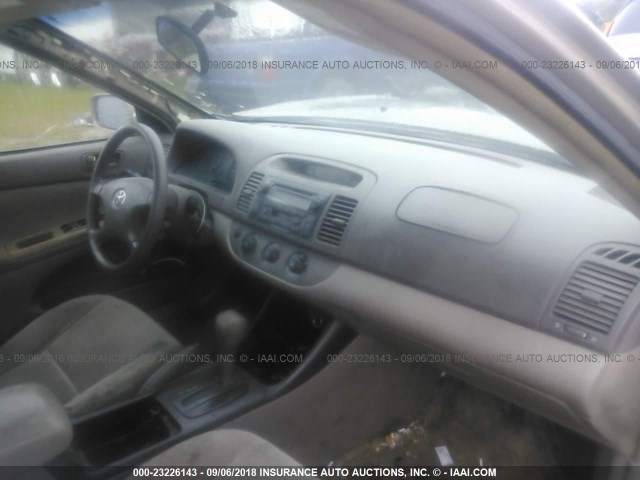 4T1BE32K32U539021 - 2002 TOYOTA CAMRY LE/XLE/SE GOLD photo 5