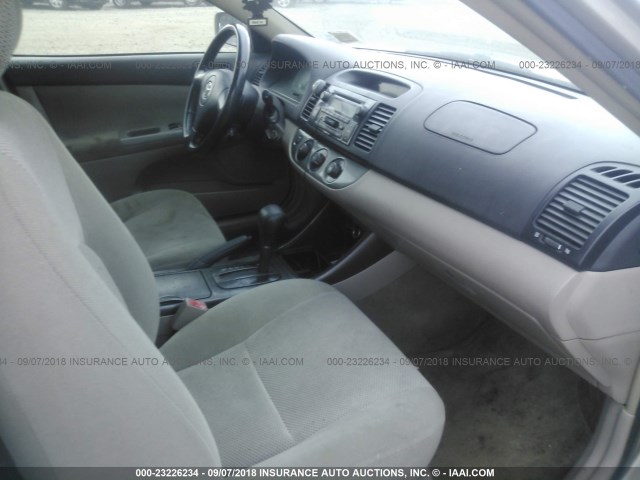 JTDBE32K030161429 - 2003 TOYOTA CAMRY LE/XLE 棕色 照片 5