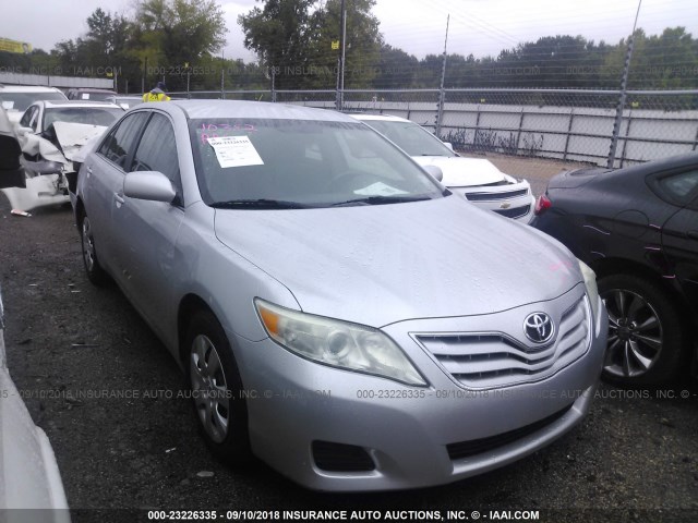 4T1BF3EK4AU078855 - 2010 TOYOTA CAMRY SE/LE/XLE SILVER photo 1