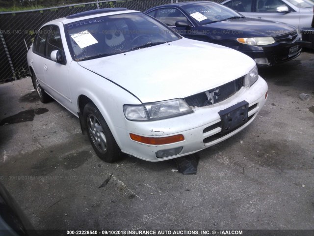 JN1CA21D4ST003396 - 1995 NISSAN MAXIMA GLE/GXE/SE WHITE photo 1