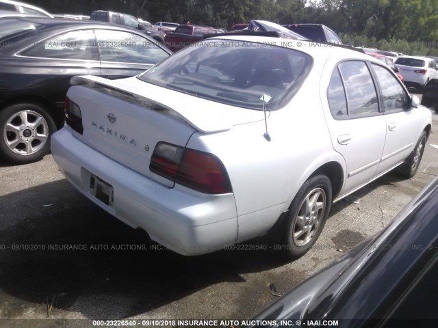 JN1CA21D4ST003396 - 1995 NISSAN MAXIMA GLE/GXE/SE WHITE photo 4