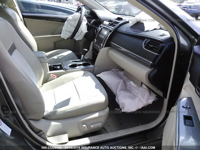 4T1BD1FK2DU092198 - 2013 TOYOTA CAMRY HYBRID/LE/XLE 灰色 照片 5