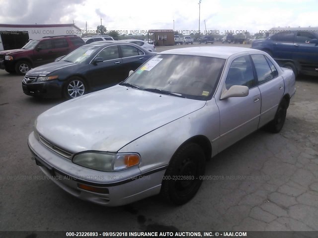 4T1BF12K9TU116611 - 1996 TOYOTA CAMRY LE/XLE/SE Gümüş foto 2