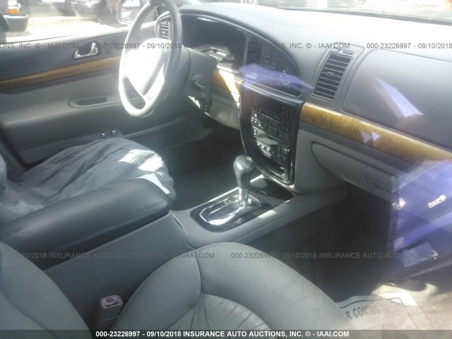 1LNHM97V3XY626517 - 1999 LINCOLN CONTINENTAL  Blau Foto 5