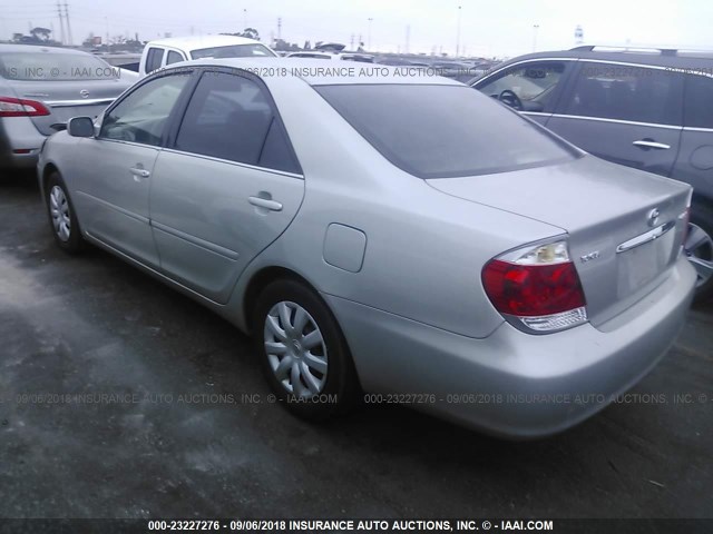 4T1BE30K35U406654 - 2005 TOYOTA CAMRY LE/XLE/SE 银色 照片 3