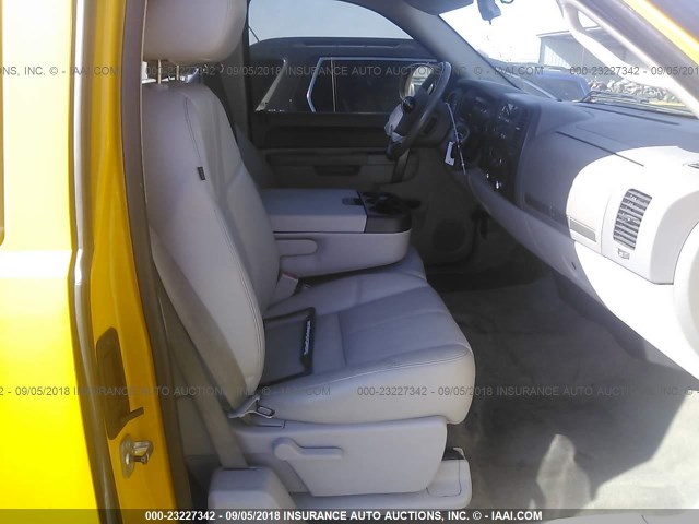 1GTSCVEA5AZ239748 - 2010 GMC SIERRA C1500 SLE YELLOW photo 5