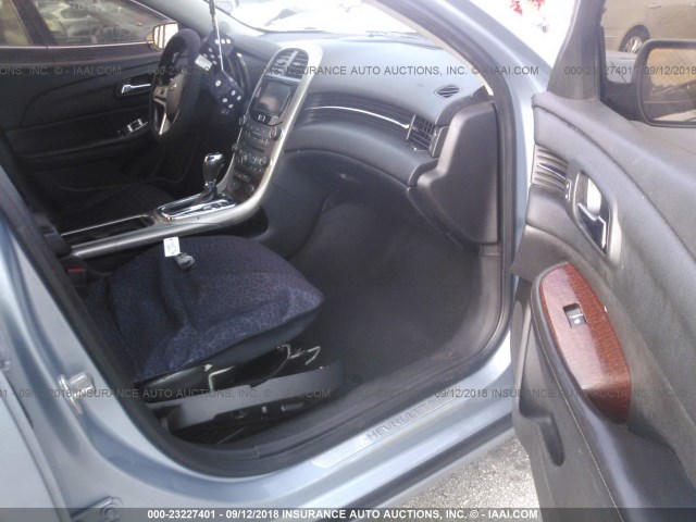 1G11H5SAXDU128222 - 2013 CHEVROLET MALIBU LTZ 浅蓝色 照片 5
