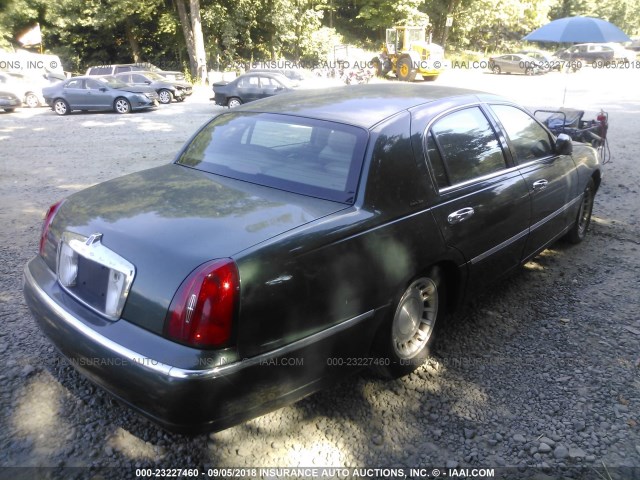 1LNHM81W0YY824114 - 2000 LINCOLN TOWN CAR EXECUTIVE GREEN photo 4