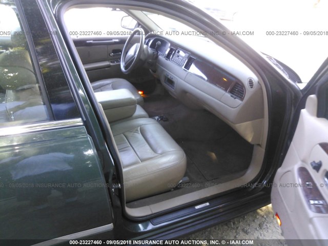 1LNHM81W0YY824114 - 2000 LINCOLN TOWN CAR EXECUTIVE GREEN photo 5