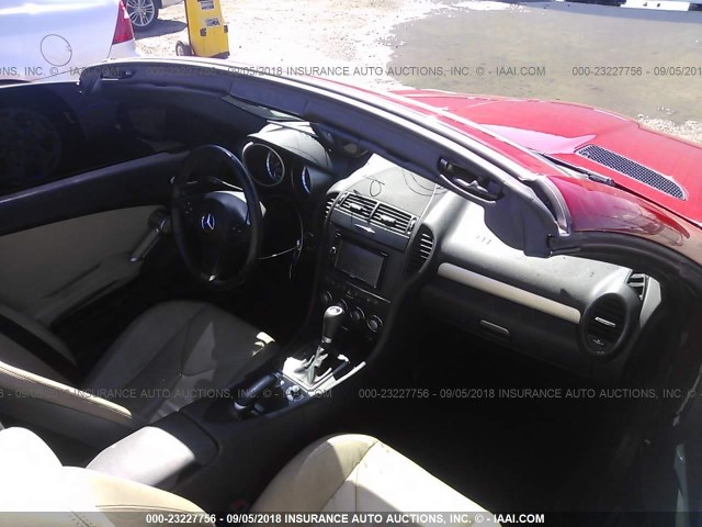 WDBWK54F19F189945 - 2009 MERCEDES-BENZ SLK 300 RED photo 5