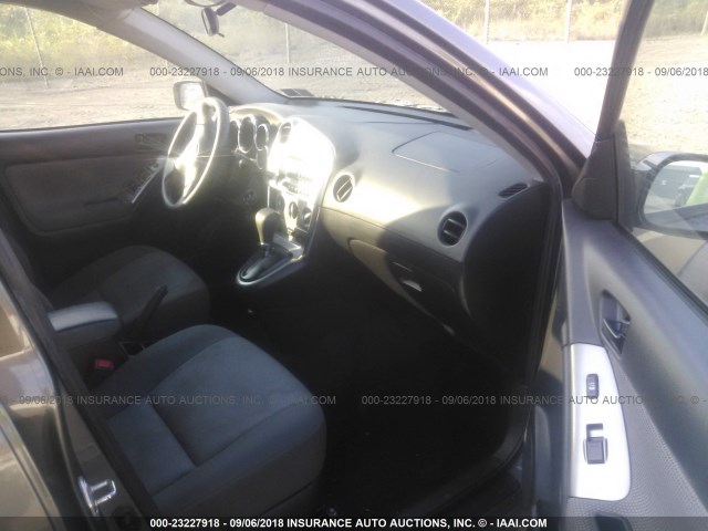 5Y2SL658X7Z415530 - 2007 PONTIAC VIBE ნაცრისფერი ფოტო 5