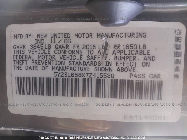 5Y2SL658X7Z415530 - 2007 PONTIAC VIBE ნაცრისფერი ფოტო 9