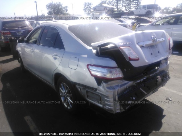 4T1BB3EK6BU142875 - 2011 TOYOTA CAMRY HYBRID SILVER photo 3